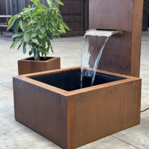 LUKA - Wasserbrunnen - Cortenstahl - quadratisch - Auslauflippe Edelstahl