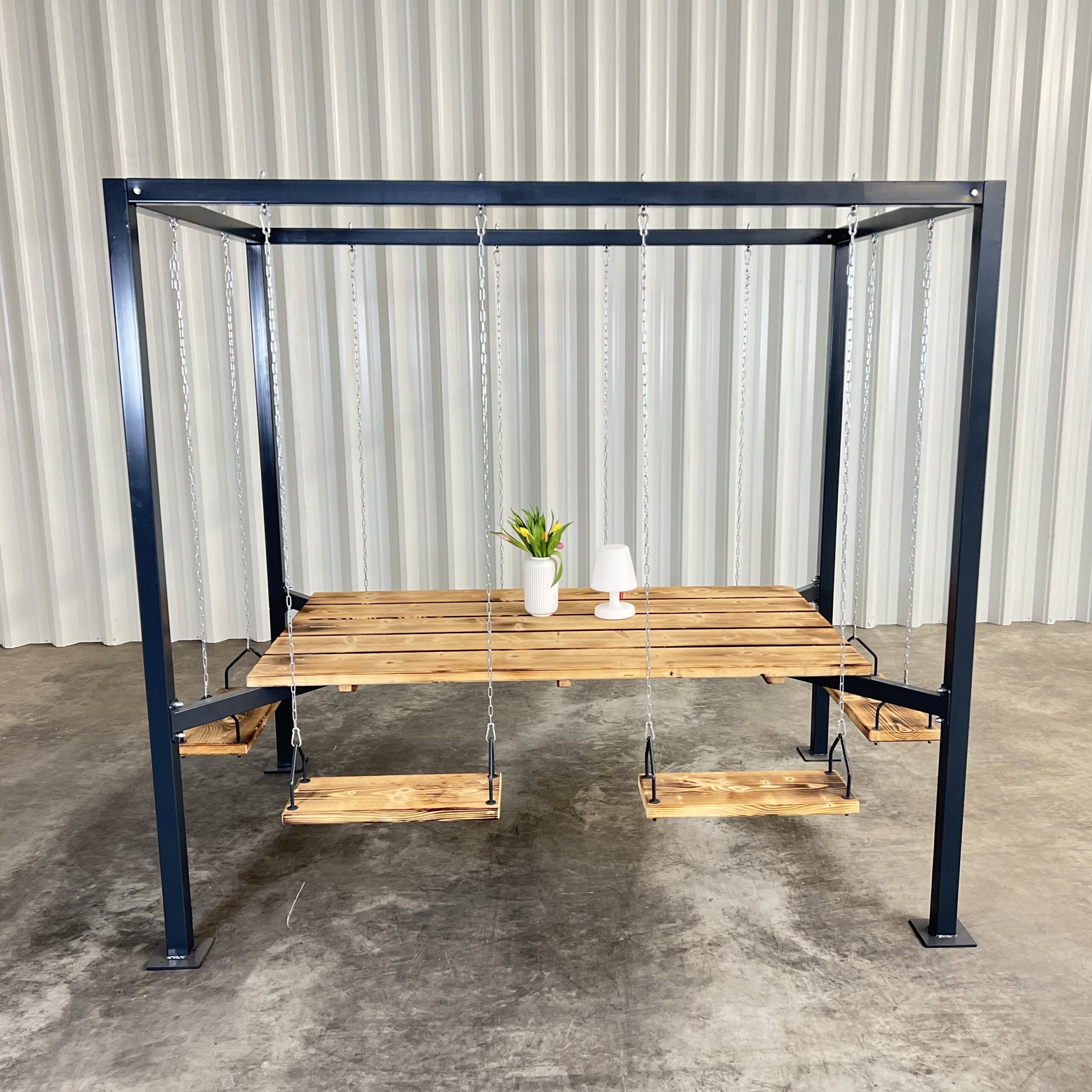 ANNA Schaukeltisch aus Metall aus pulverbeschichtetem Stahl