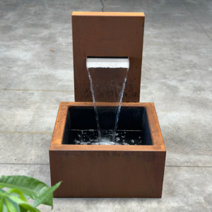 LUKA - Wasserbrunnen - Cortenstahl - quadratisch - Auslauflippe Edelstahl